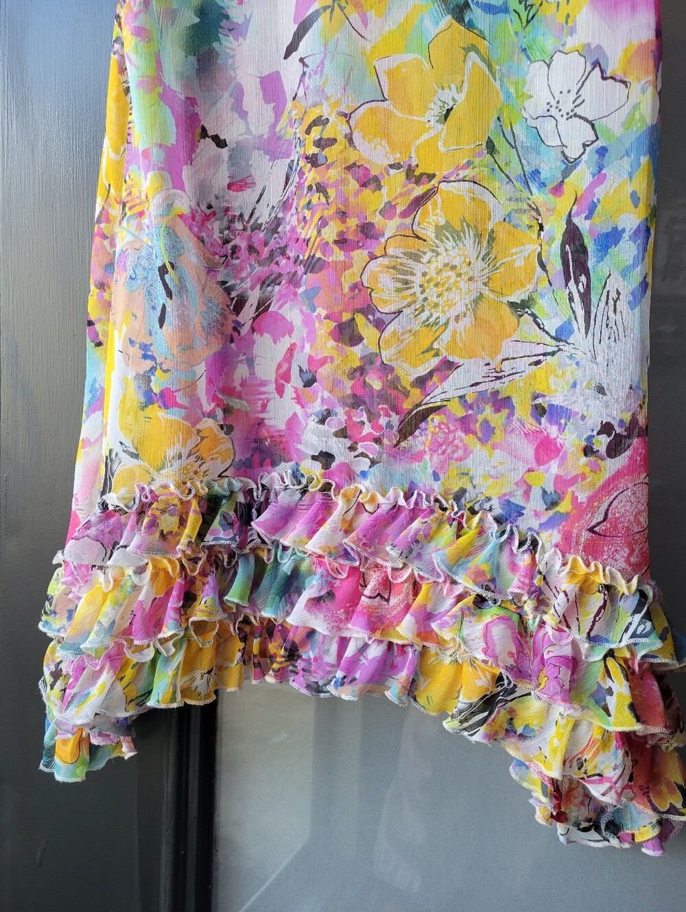 Cristina vibrant, Multi-colored Floral print Short Sleeve Top Med Ruffled - Picture 9 of 9